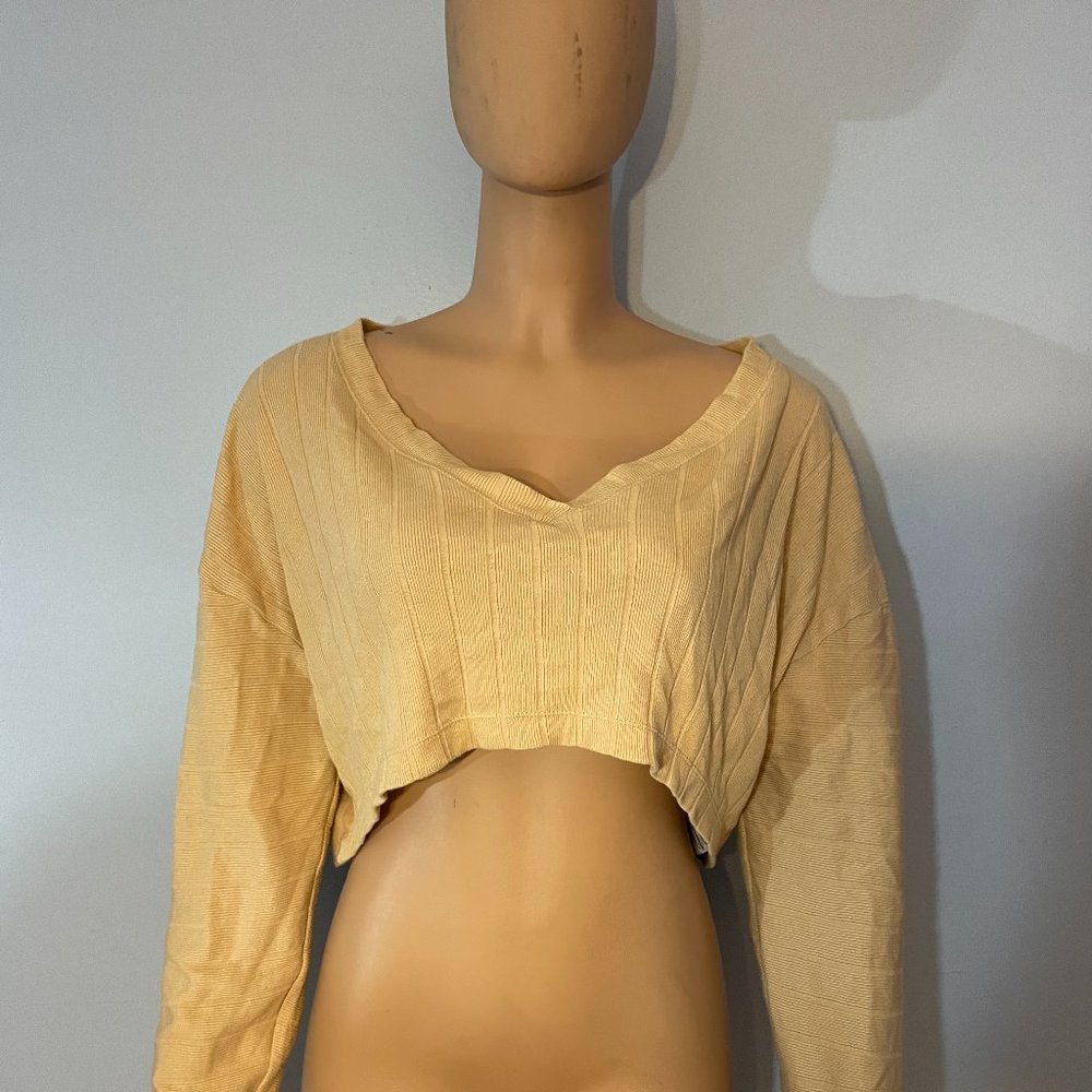 Beige cropped long sleeve sweater
